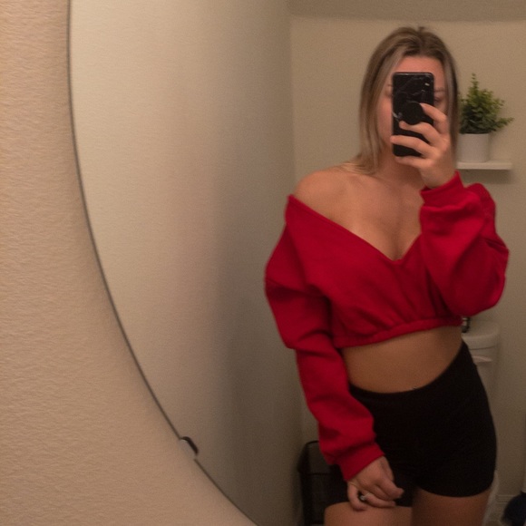 Off the shoulder cropped sweater - Picture 2 of 4